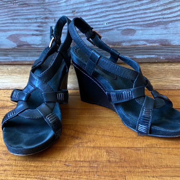 Antía Black Leather Wedge Sandals - Picture 5 of 10